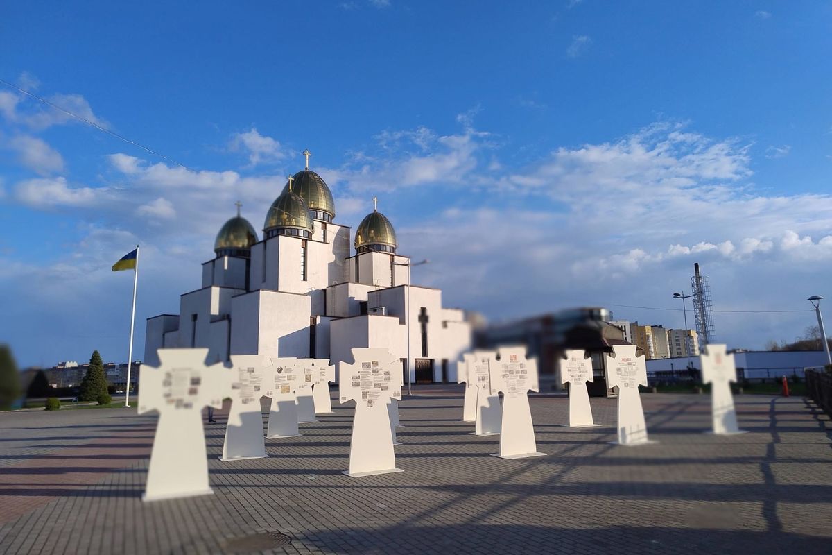 Голоси історії просто неба: у Львові відкрили експозицію «Війна на знищення»