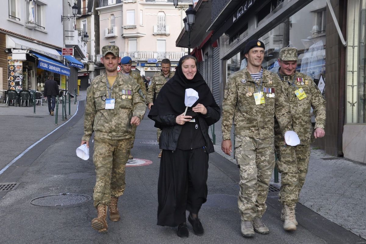 Там, де біль глибший за рани: служіння сестри Симеони, першої військової капеланки УГКЦ
