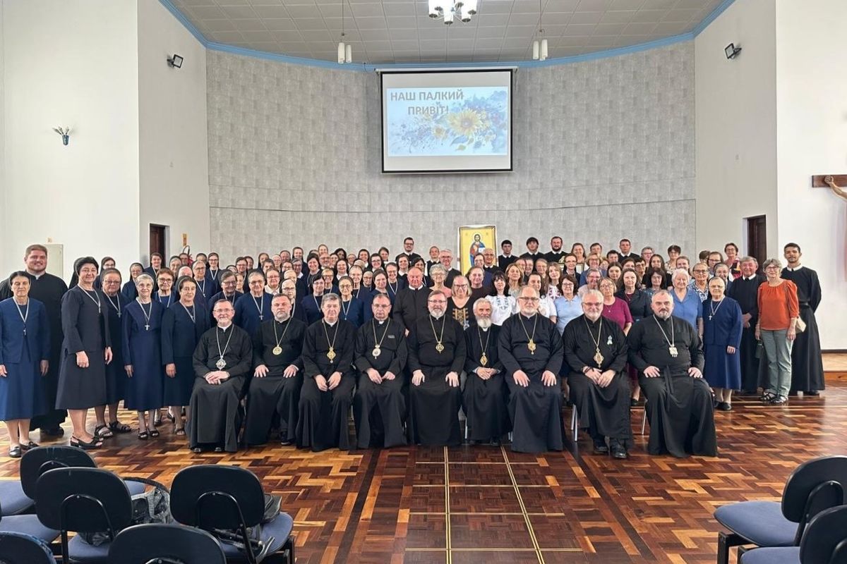 «Ви будуєте живу Церкву Христову»: Постійний Синод зустрівся з богопосвяченими особами Прудентопольської єпархії