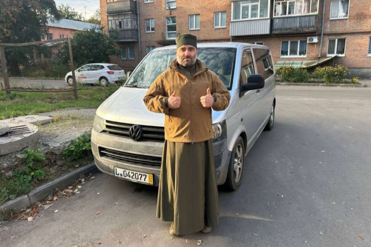 Парафія УГКЦ у Полтаві передала військовим уже 173 автомобілі