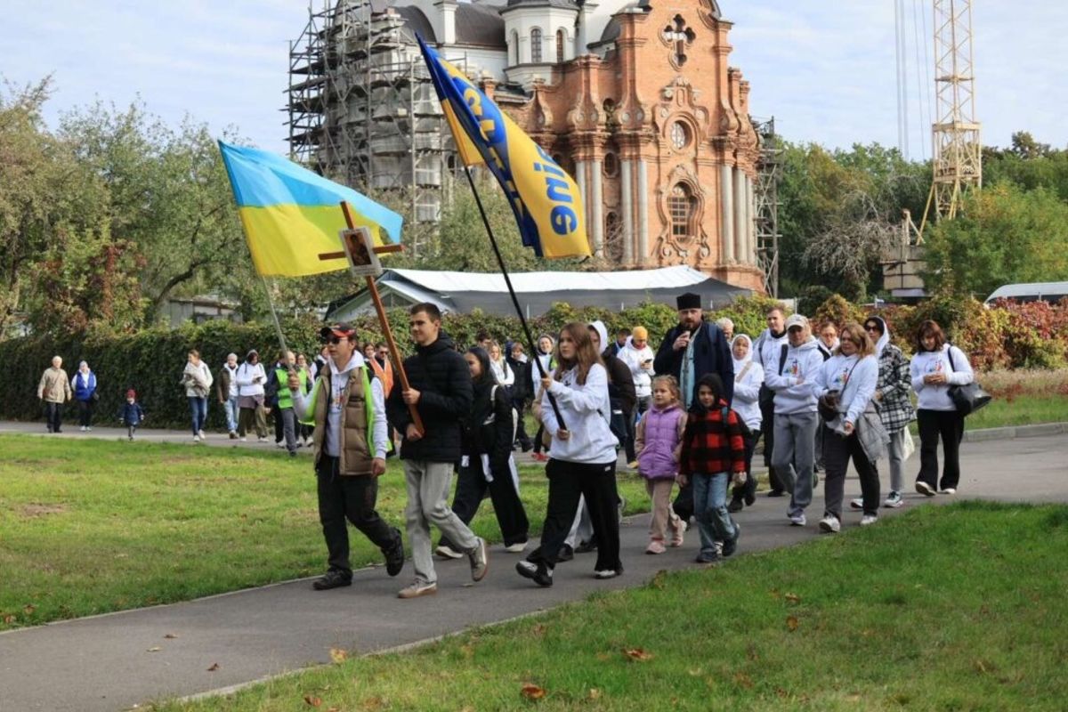 Під час пішої прощі Харків—Покотилівка молилися за покликання молоді й Україну