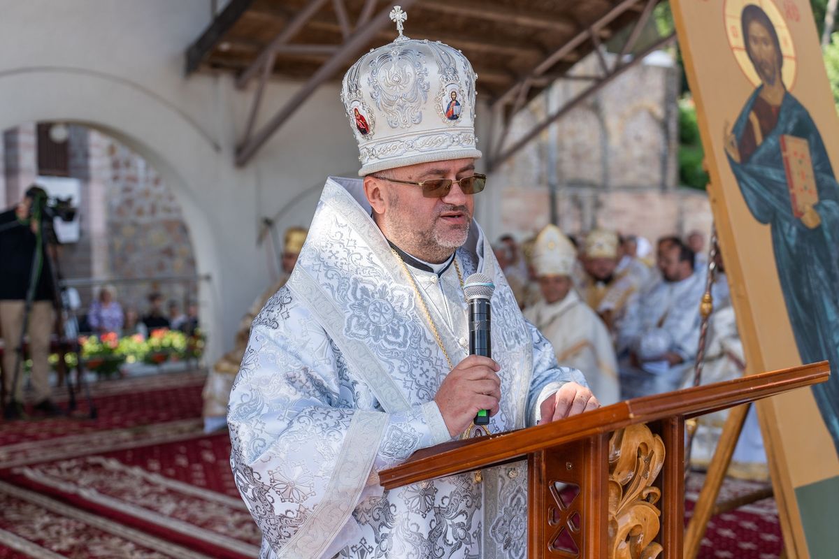 «Під час цієї жорстокої війни Ви проповідуєте Божу перемогу над смертю», — Глава УГКЦ привітав владику Володимира Фірмана з 50-річчям