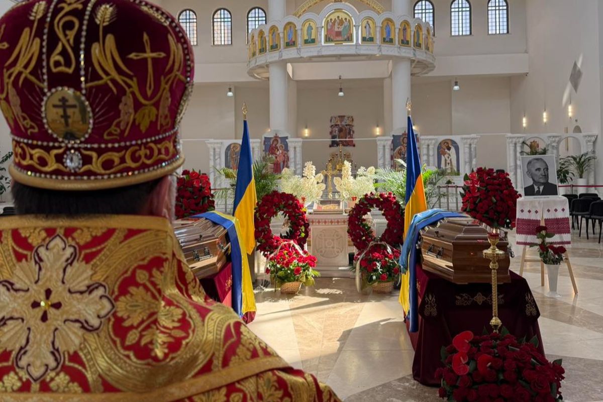 «Герої всіх поколінь черпали силу з тієї самої віри», — владика Ярослав Приріз на перепохованні Андрія Мельника в Києві