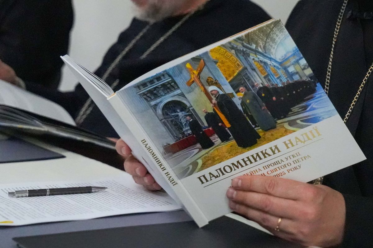 Вийшов друком фотоальбом «Паломники надії. Ювілейна проща УГКЦ до базиліки Святого Петра»