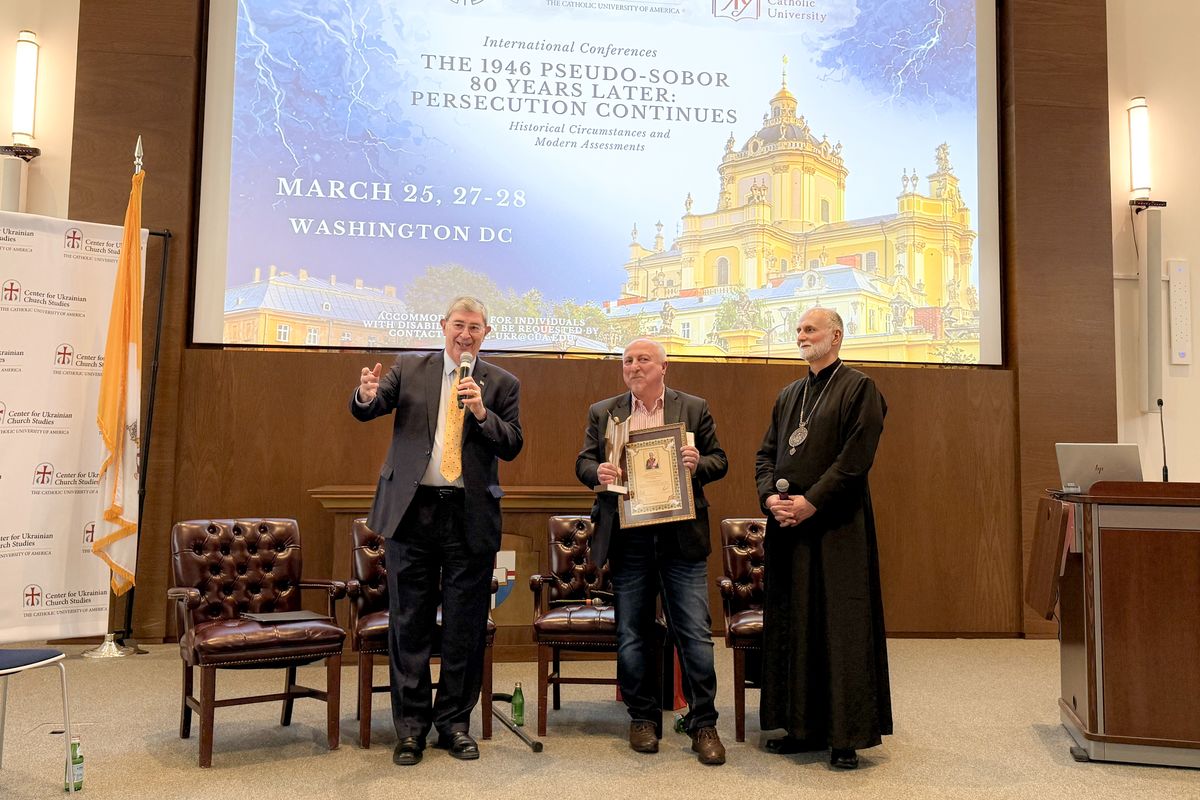 Джордж Вайґель особисто отримав відзнаку Блаженного священномученика Омеляна Ковча у Вашингтоні