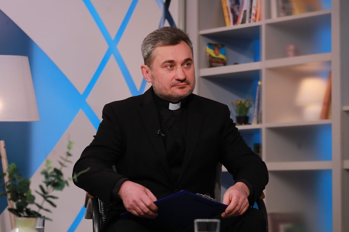 «Допомога "Живому телебаченню" — це і кожний перегляд, поширення у соцмережах, коментар чи "вподобайка"», — директор «Живого телебачення», керівник Департаменту інформації УГКЦ отець Ігор Яців