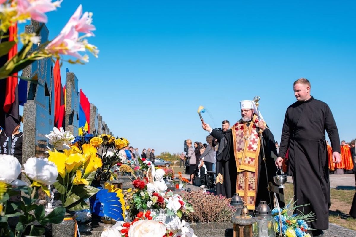 Блаженніший Святослав освятив меморіальний комплекс полеглих захисників у Чорткові